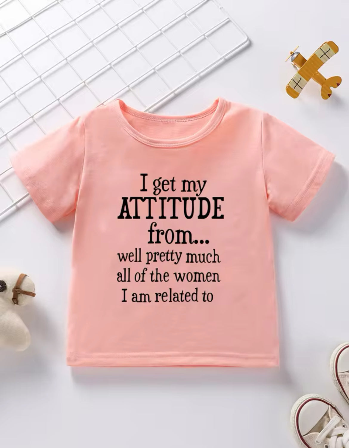 Camiseta informal de cuello redondo para niños y niñas “I get my Attitude”