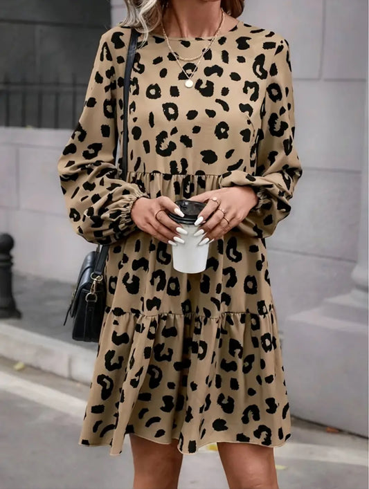 Vestido elegante con estampado de leopardo en capas