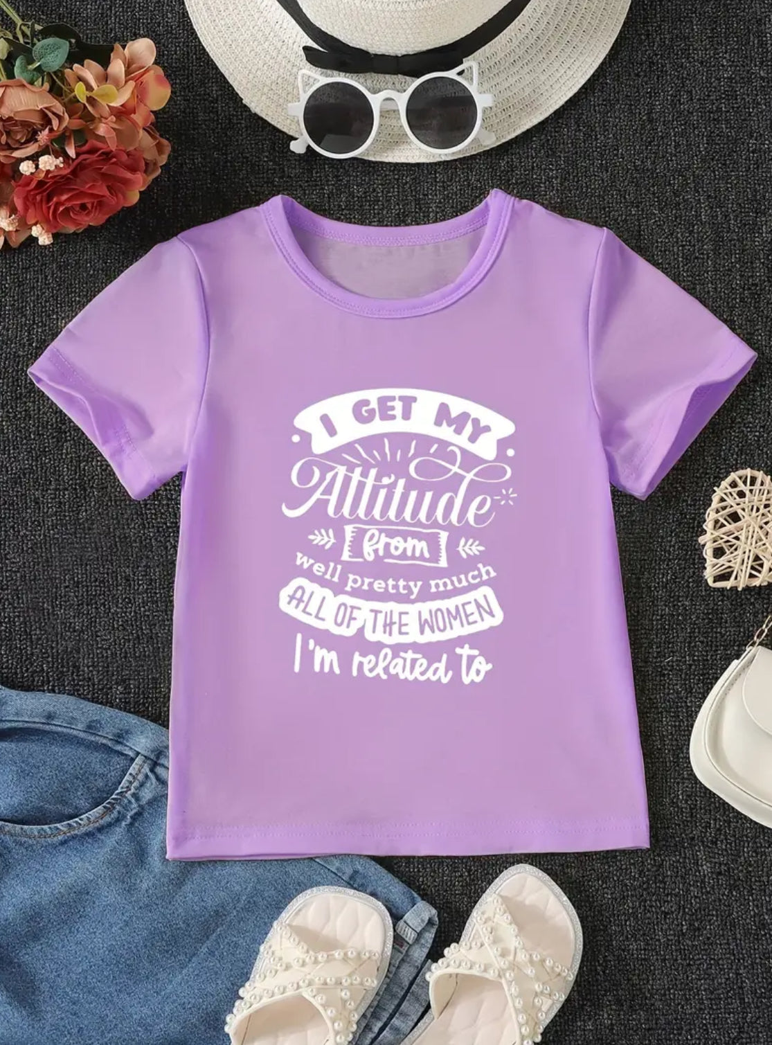 Camiseta juvenil “Mi actitud la heredé de casi todas las mujeres con las que estoy emparentado”