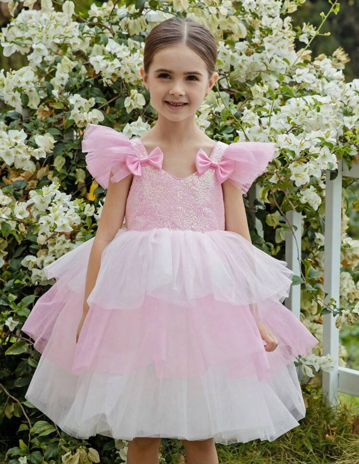 Elegante vestido de princesa para niña con decoración de lazo, lentejuelas y cola de tul de malla