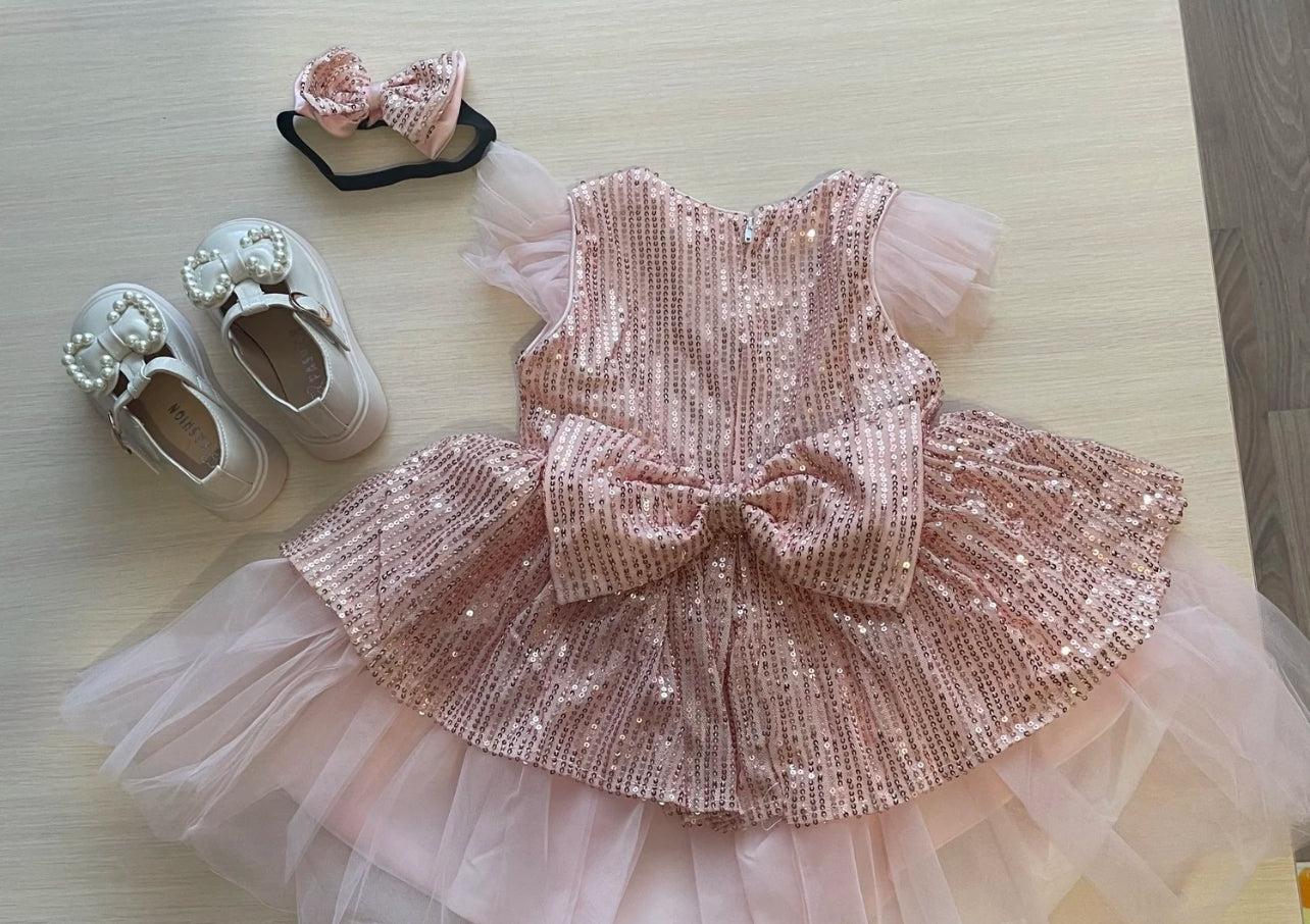 Vestido princesa glamoroso de tul con lentejuelas y rosas