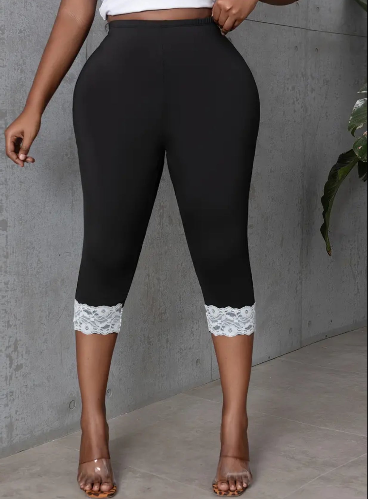 Leggings capri negros con encaje blanco, corte ajustado, cintura elástica, versátiles (hasta talla 4XL)