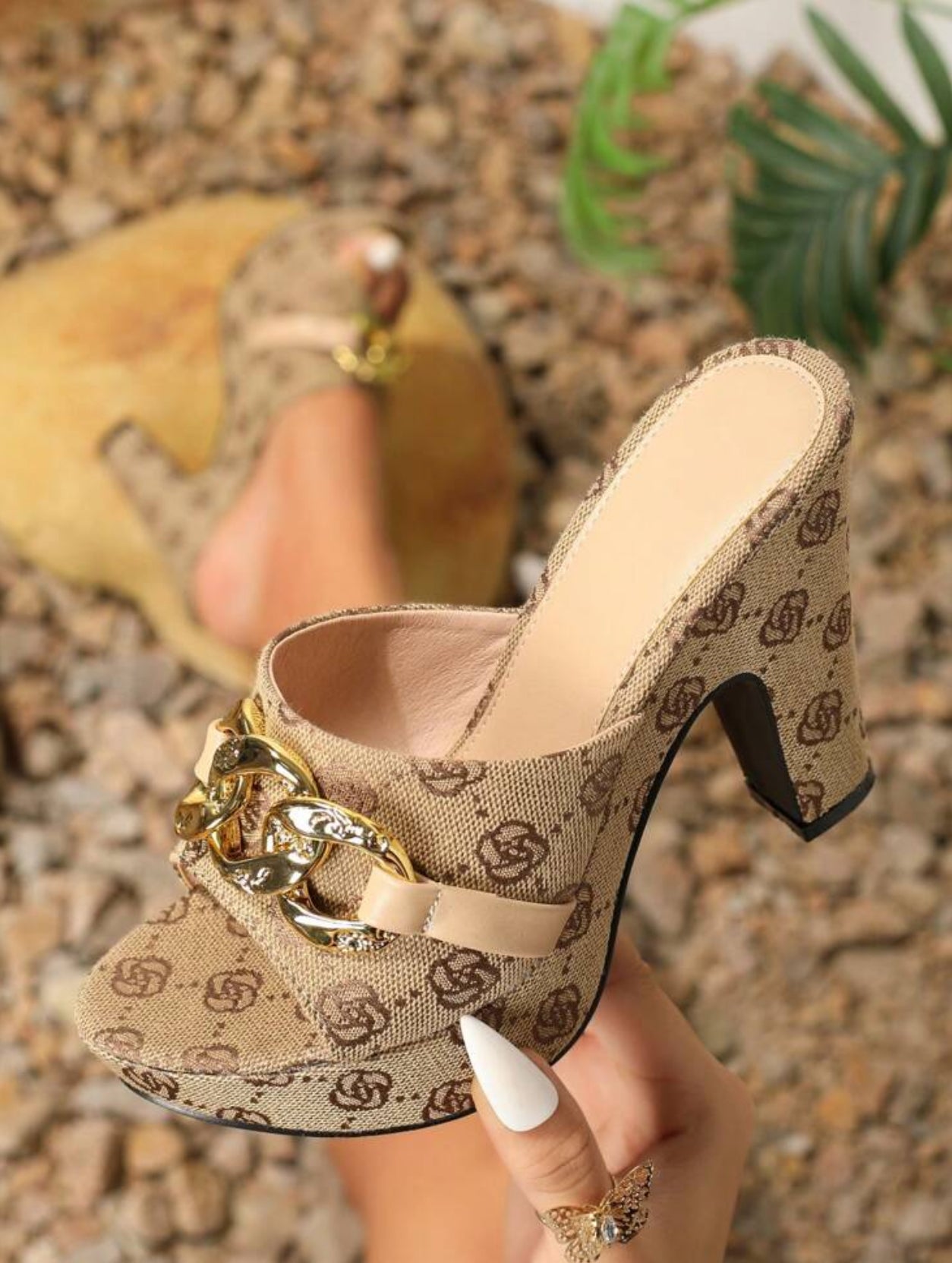 Comfortable Retro Print Fabric Metallic Buckle Round Toe High Heel Thick Sole Sandals