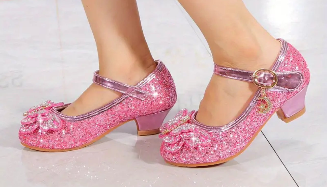 Zapatos de tacón alto con lentejuelas y mariposas de diamantes de imitación elegantes y modernos para niñas