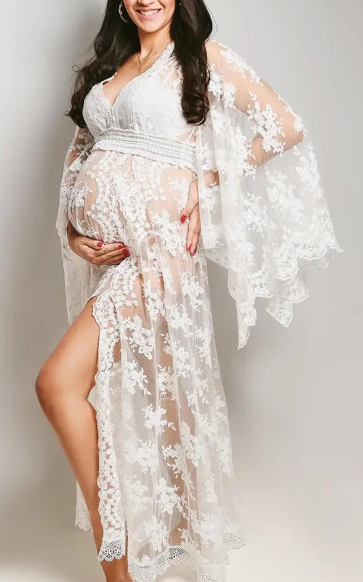 Vestido bohemio de encaje blanco roto para sesión de fotos de maternidad