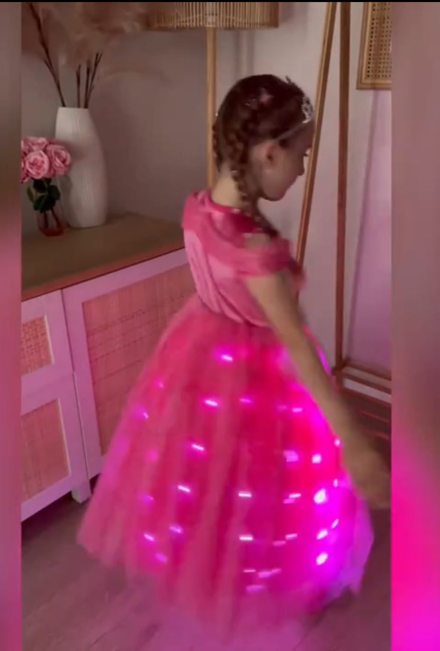 Fustan i bukur në rozë, Princesha Twinkle LED Light Up me Detaje Ylli