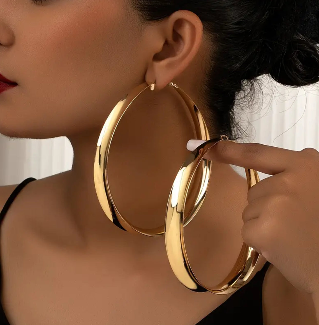 Trendy Minimalist Hoop Earrings, Luxurious And Oversized Statement