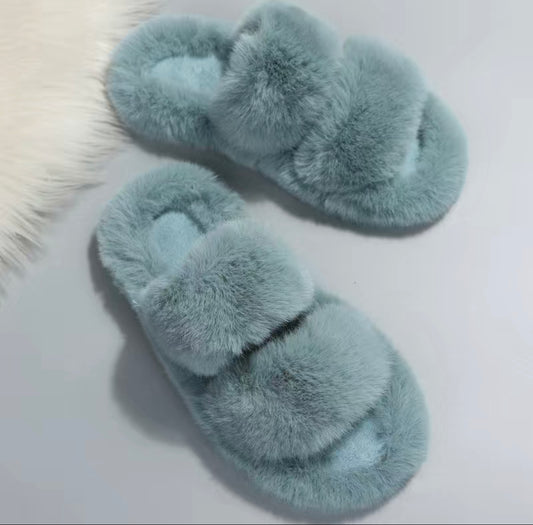 Pantuflas de peluche y mimadas